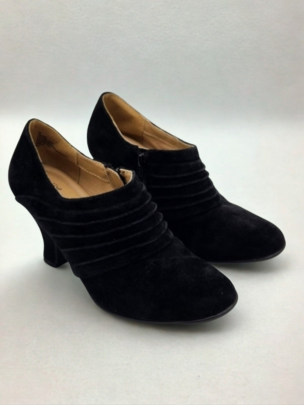 STRICTLY COMFORT Sapphire Suede Heeled Ankle Booties in Black Sz 8